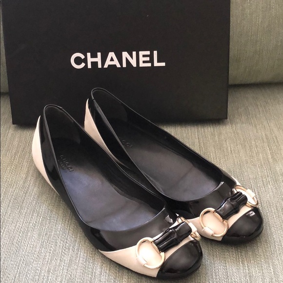 CHANEL suede and patent leather flats - Picture 2 of 11